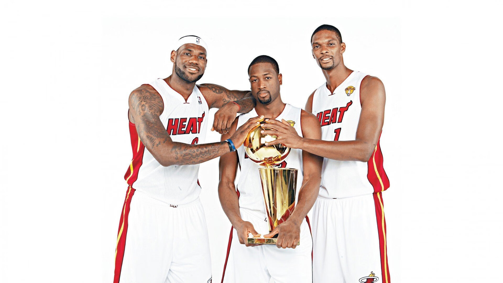 湖人队迎来重要比赛,争夺季后赛席位,湖人主场时隔8年再迎季后赛