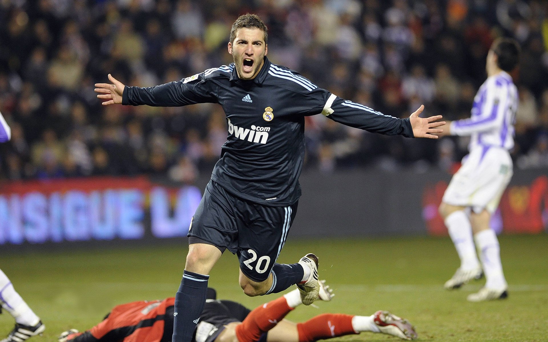 “马科斯·梅特罗的防守反击技能,助力阿根廷美洲狮队屡创佳绩”