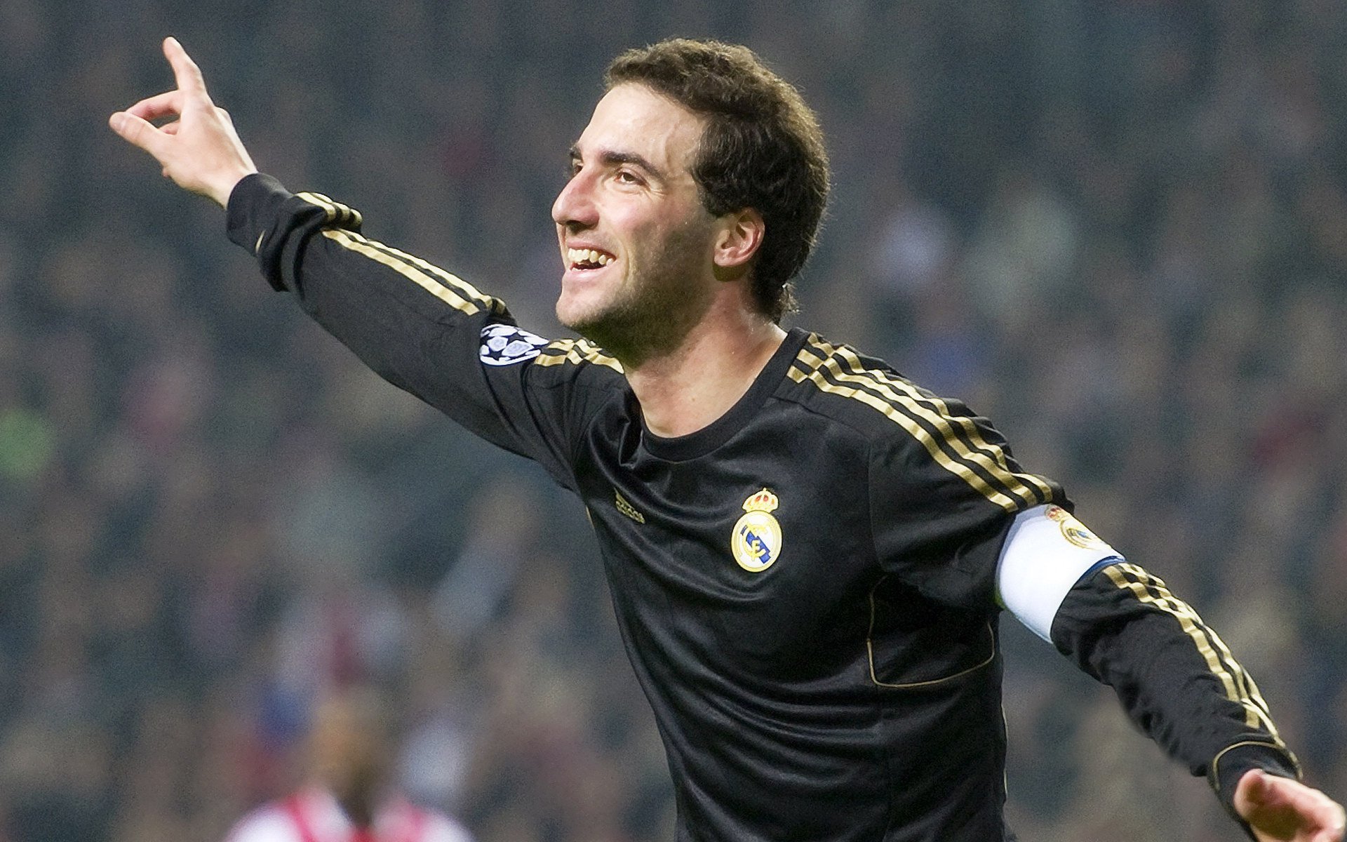 国家队友谊赛中的高位压迫:磨合之路与成果展现